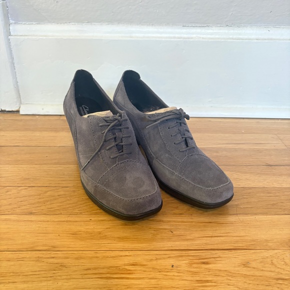 Clarks Shoes - CLARKS Bendable NWOT Gray Oxford Suede Lace Up Women's Heels Size 8.5 W